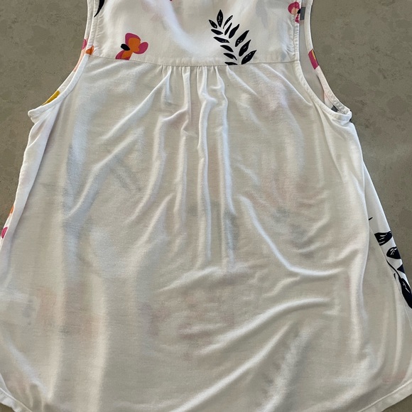 A New Day Sleeveless Top Floral - Picture 2 of 6